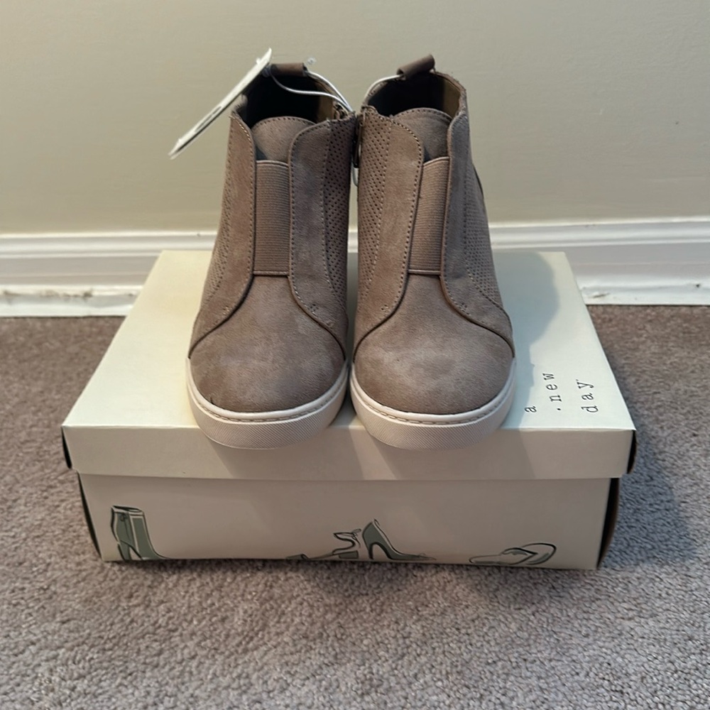 Wedge ankle boots